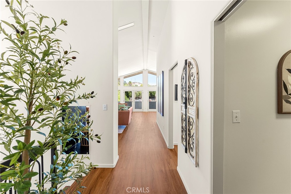 9110 Happy Camp Road Moorpark, CA 93021 - Photo 28 of 73 Upstairs hallway