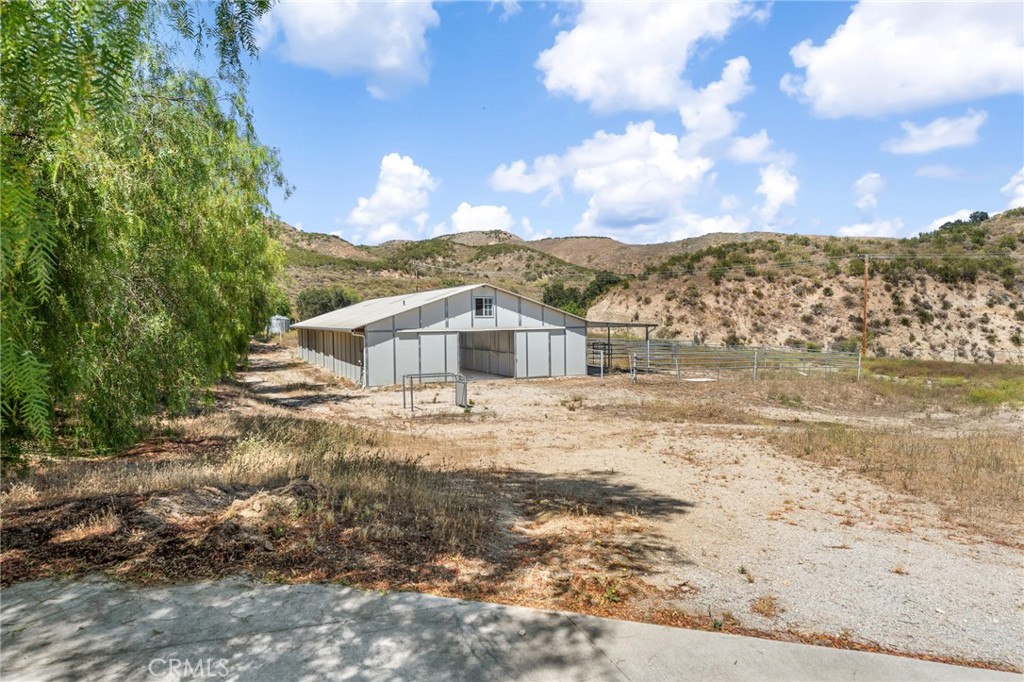 9110 Happy Camp Road Moorpark, CA 93021 - Photo 48 of 73 Barn