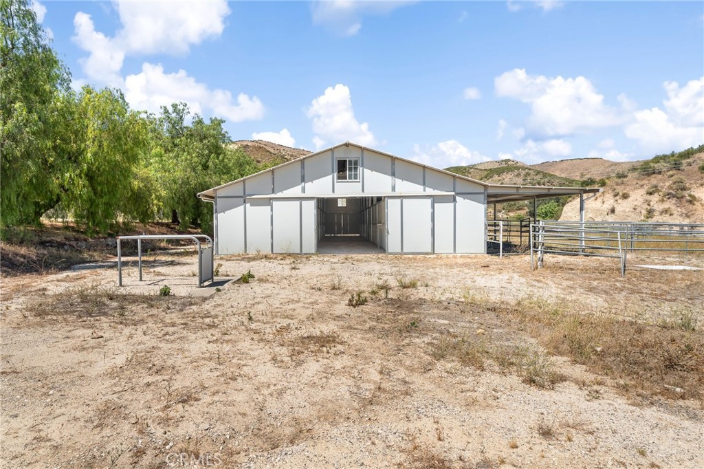 9110 Happy Camp Road Moorpark, CA 93021 - Photo 49 of 73 Barn