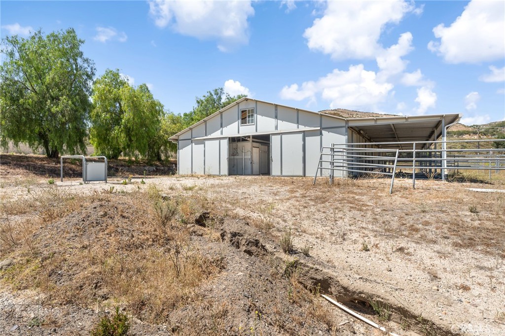 9110 Happy Camp Road Moorpark, CA 93021 - Photo 50 of 73 Barn