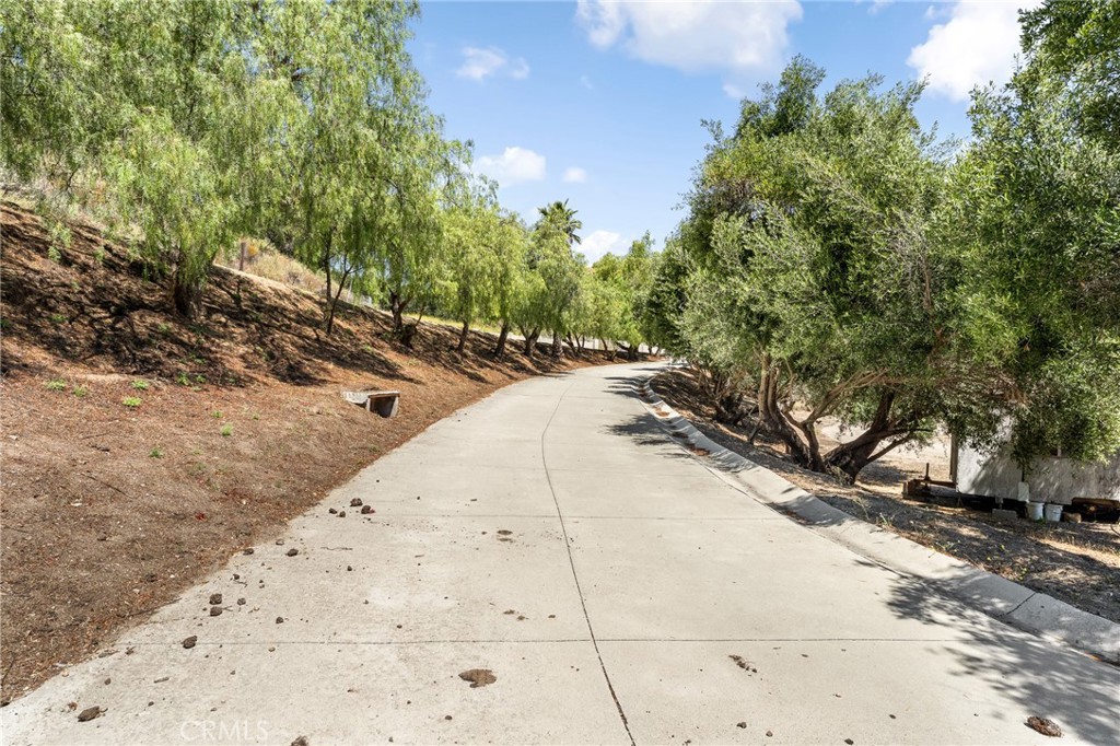 9110 Happy Camp Road Moorpark, CA 93021 - Photo 63 of 73 Driveway in and out of the house