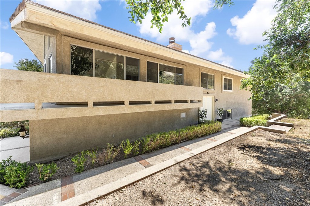 9110 Happy Camp Road Moorpark, CA 93021 - Photo 69 of 73 Side of house where front door is located