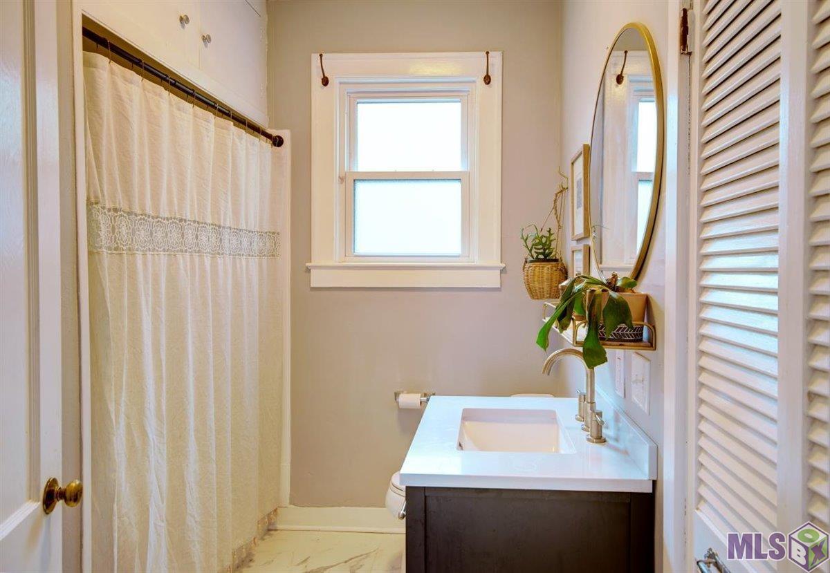 3084 South Eugene Street Baton Rouge, LA 70808 - Photo 12 of 18 Bathroom has new floors