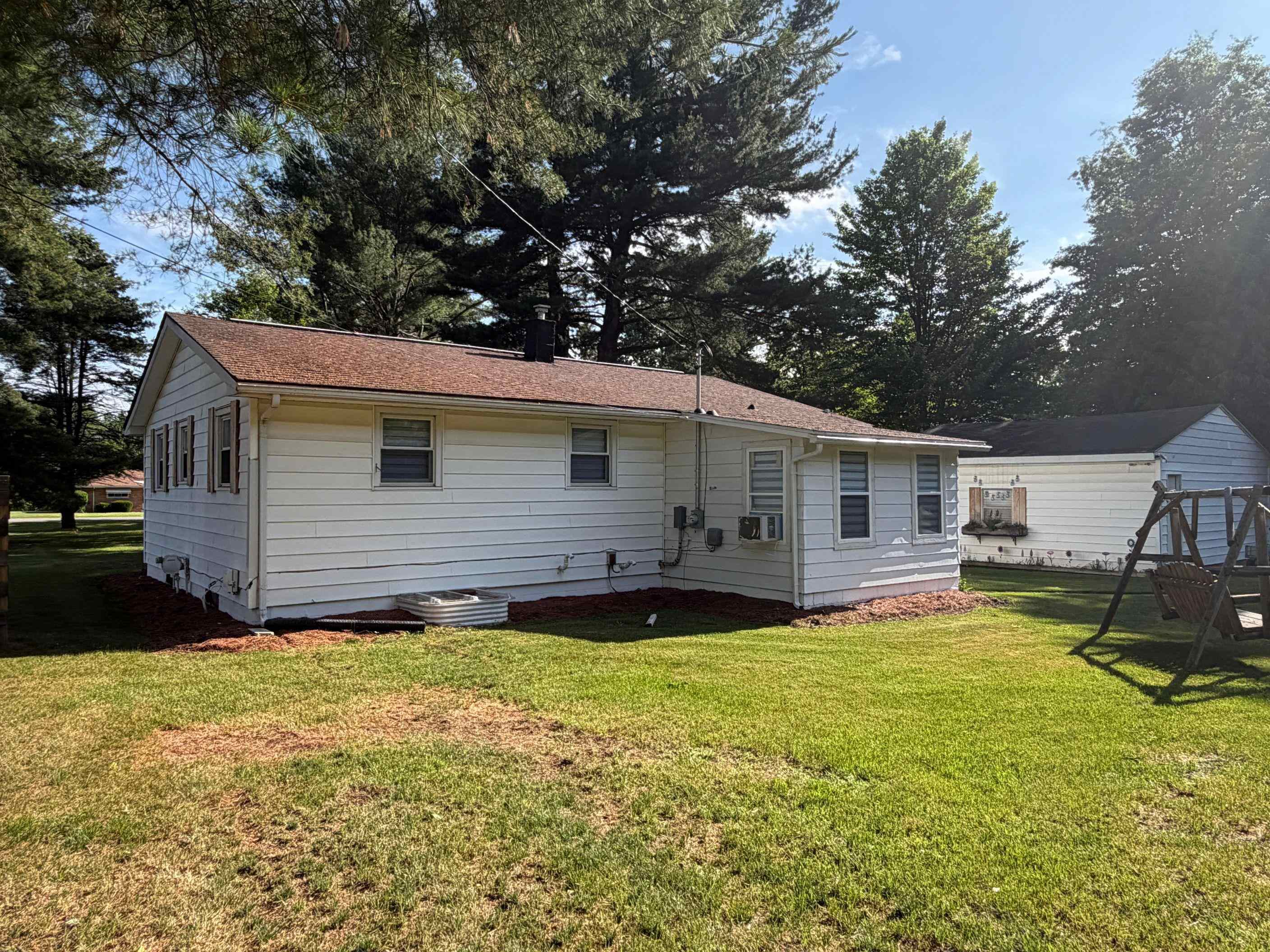 1079 West Moore Road Saginaw, MI 48601 - Photo 53 of 63 50211118-334b9f94-cdf1-42ec-8f37-1e3a61508e71.JPG