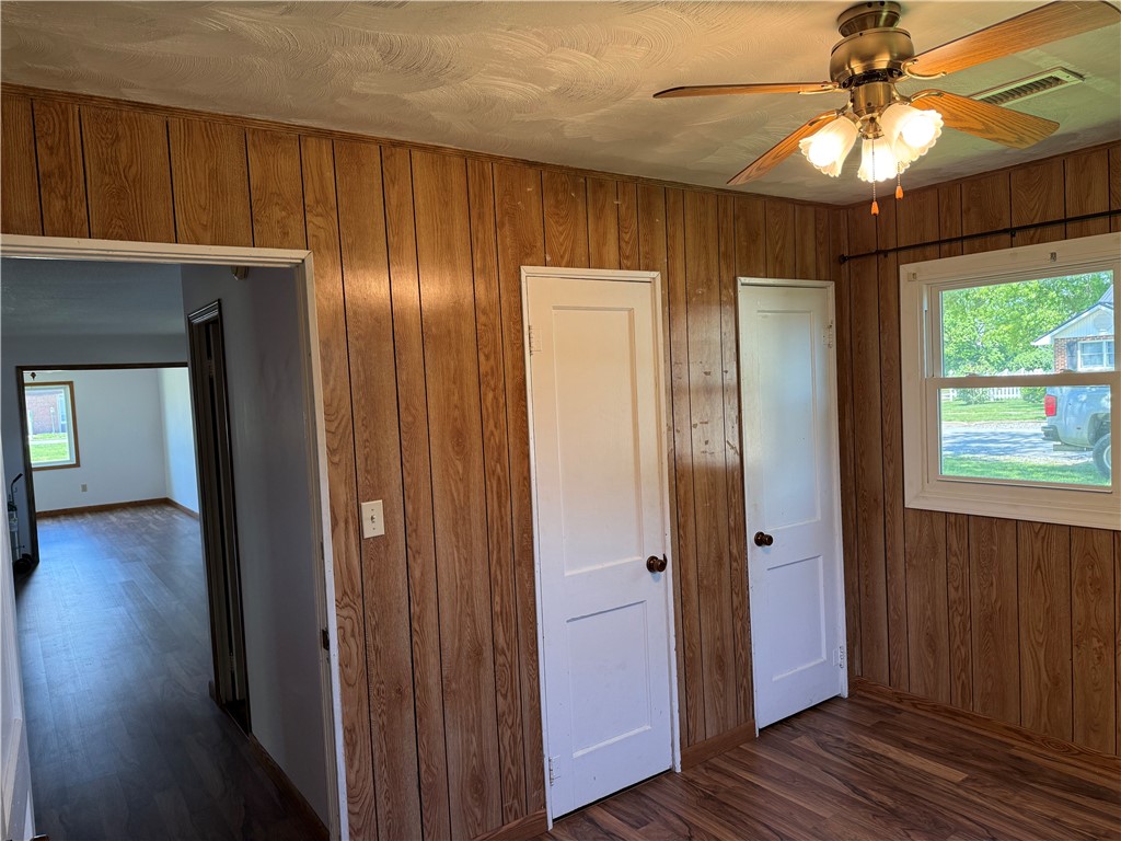 513 Indiana Avenue Effingham, IL 62401 - Photo 19 of 22 Bedroom 2