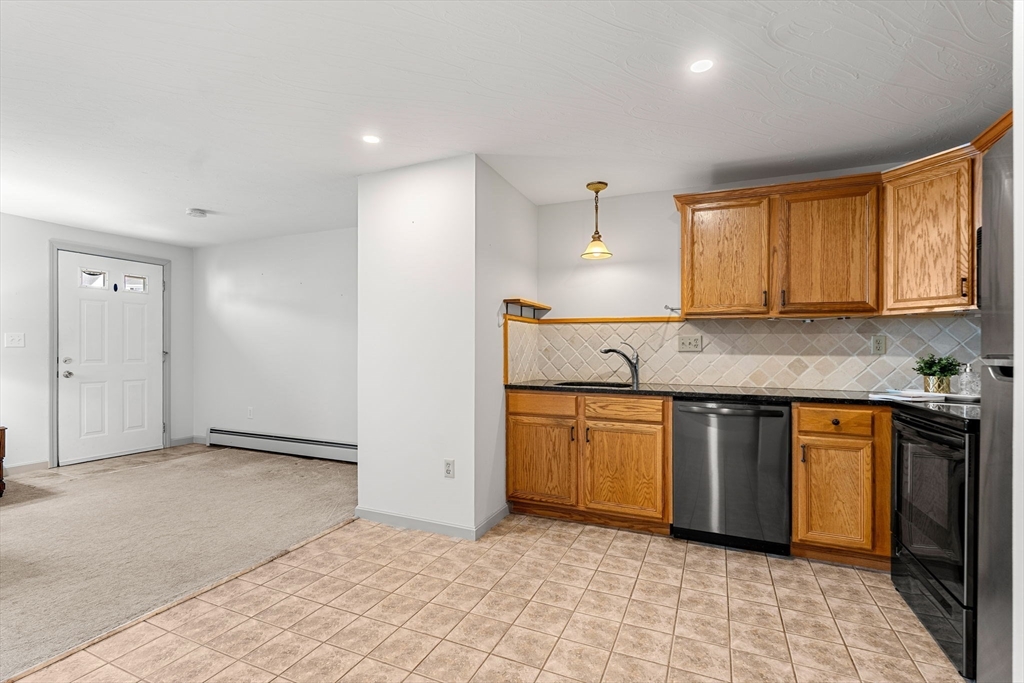 159 Berrington Road, Unit 159 Leominster, MA 01453 - Photo 7 of 19