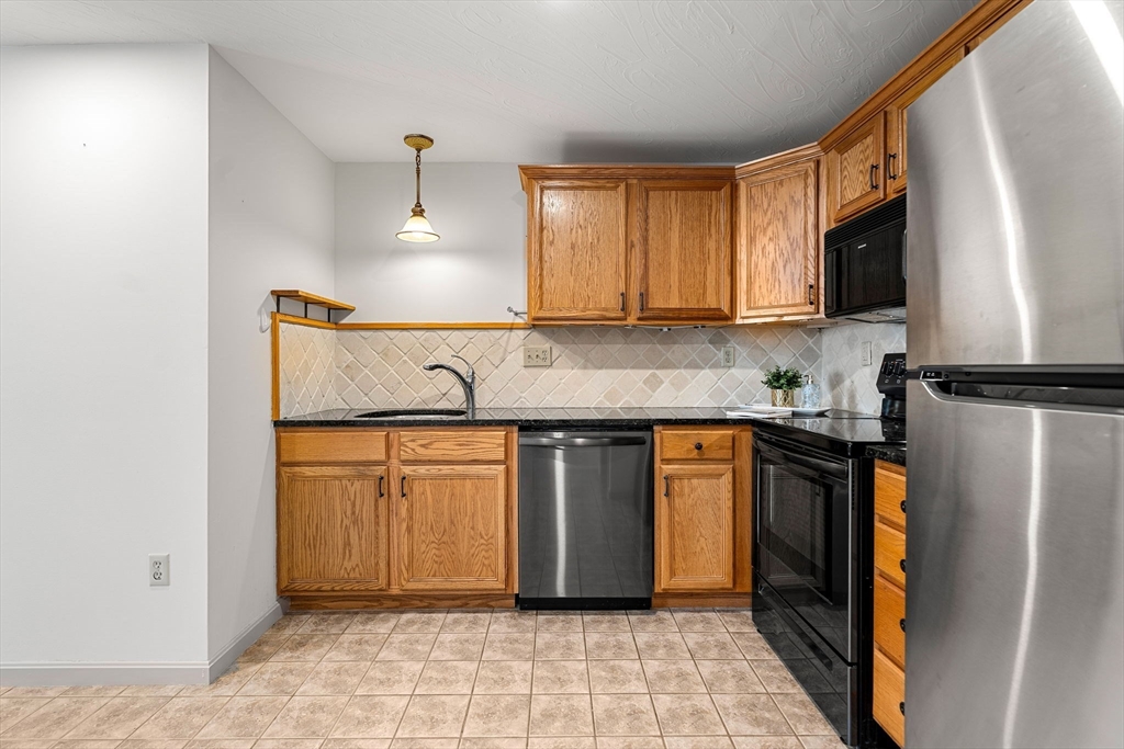 159 Berrington Road, Unit 159 Leominster, MA 01453 - Photo 8 of 19