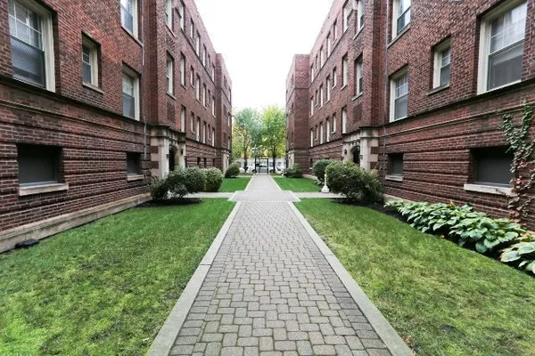$1,295 | 3265 West Wrightwood Avenue, Unit 3W, Chicago, IL 60647