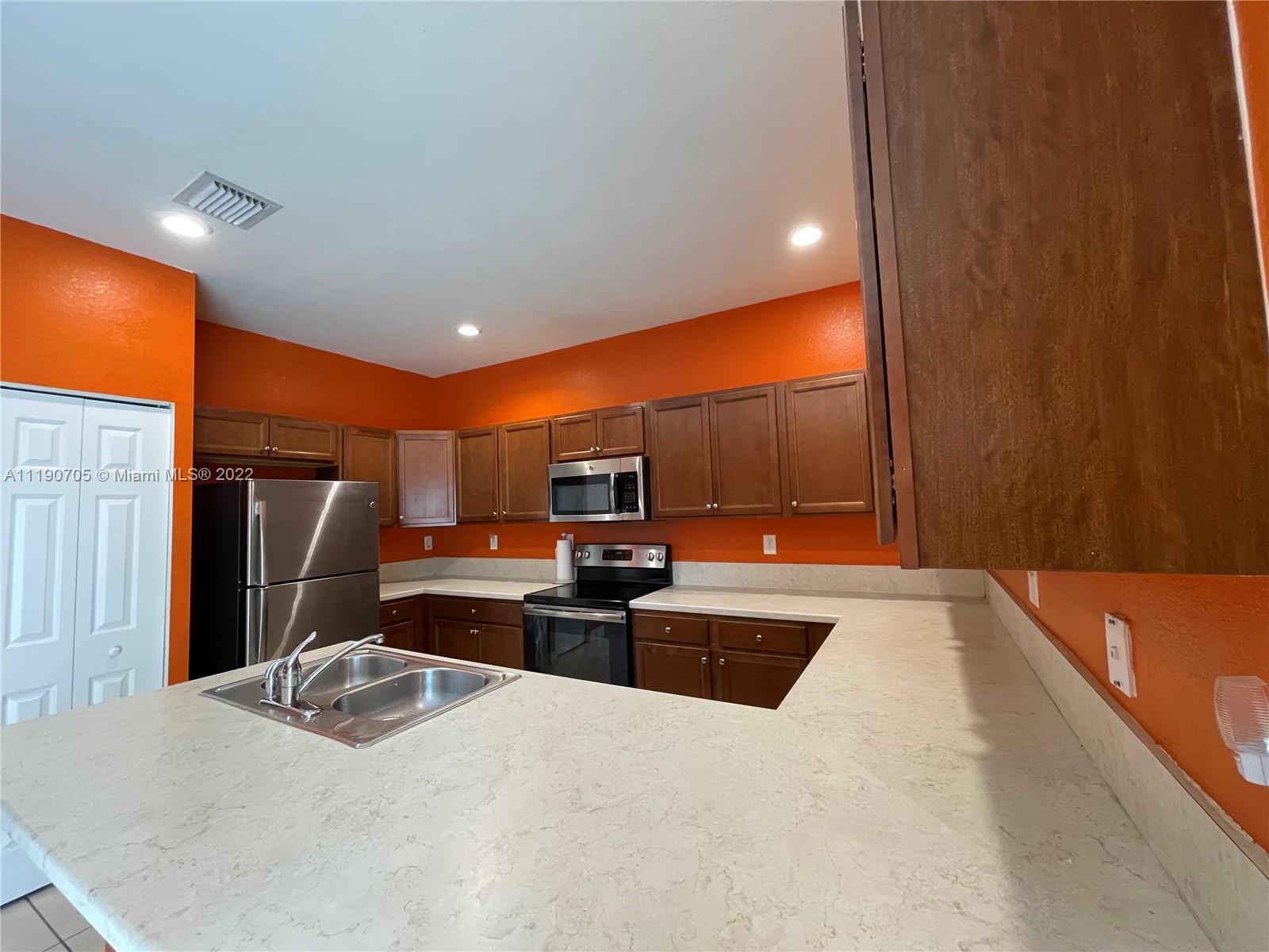 11524 Southwest 248th Lane Homestead, FL 33032 - Photo 9 of 16 Gallery Image 9