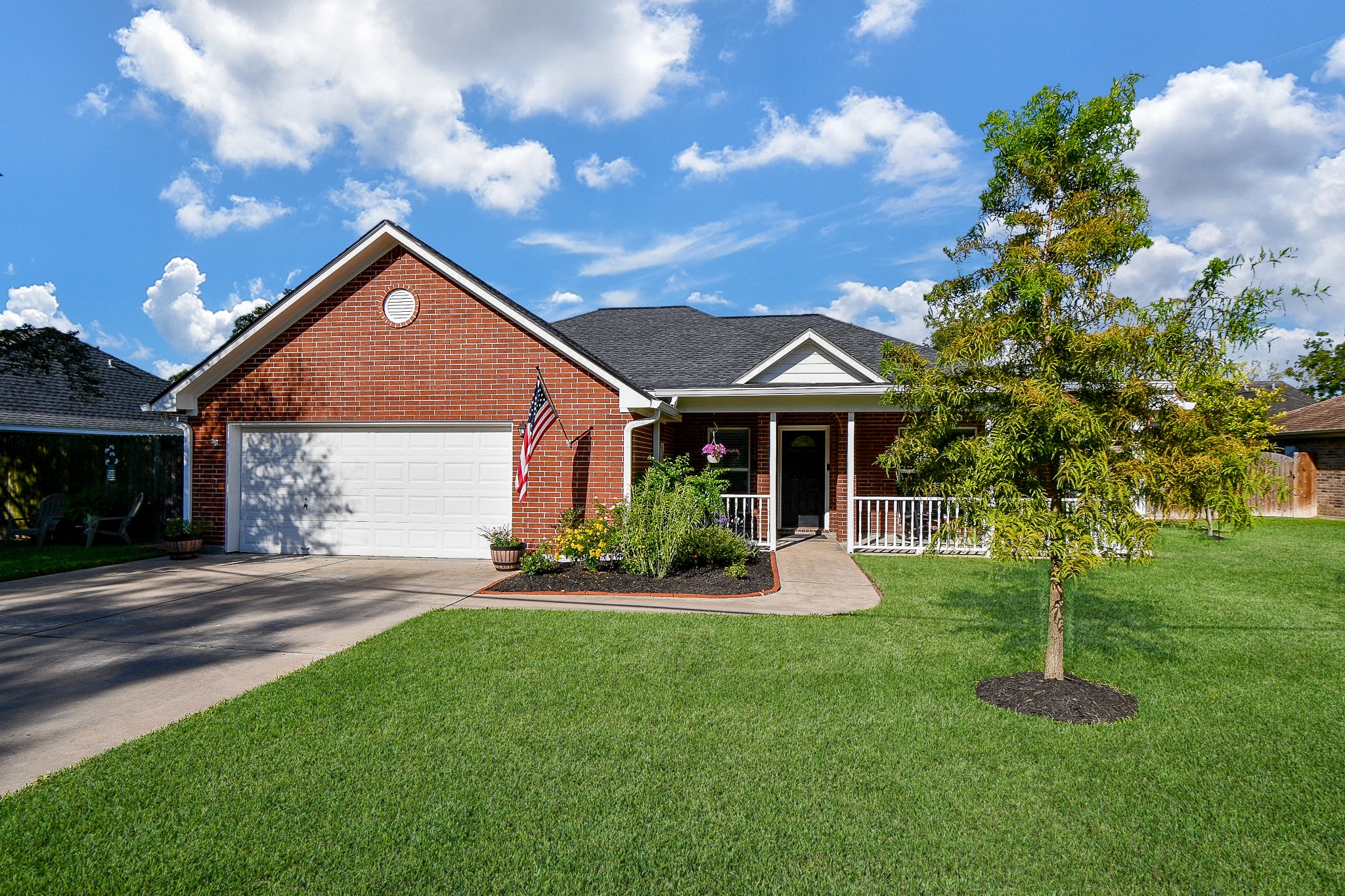 This "Home Sweet Home" has had a complete make over and is gorgeous inside!