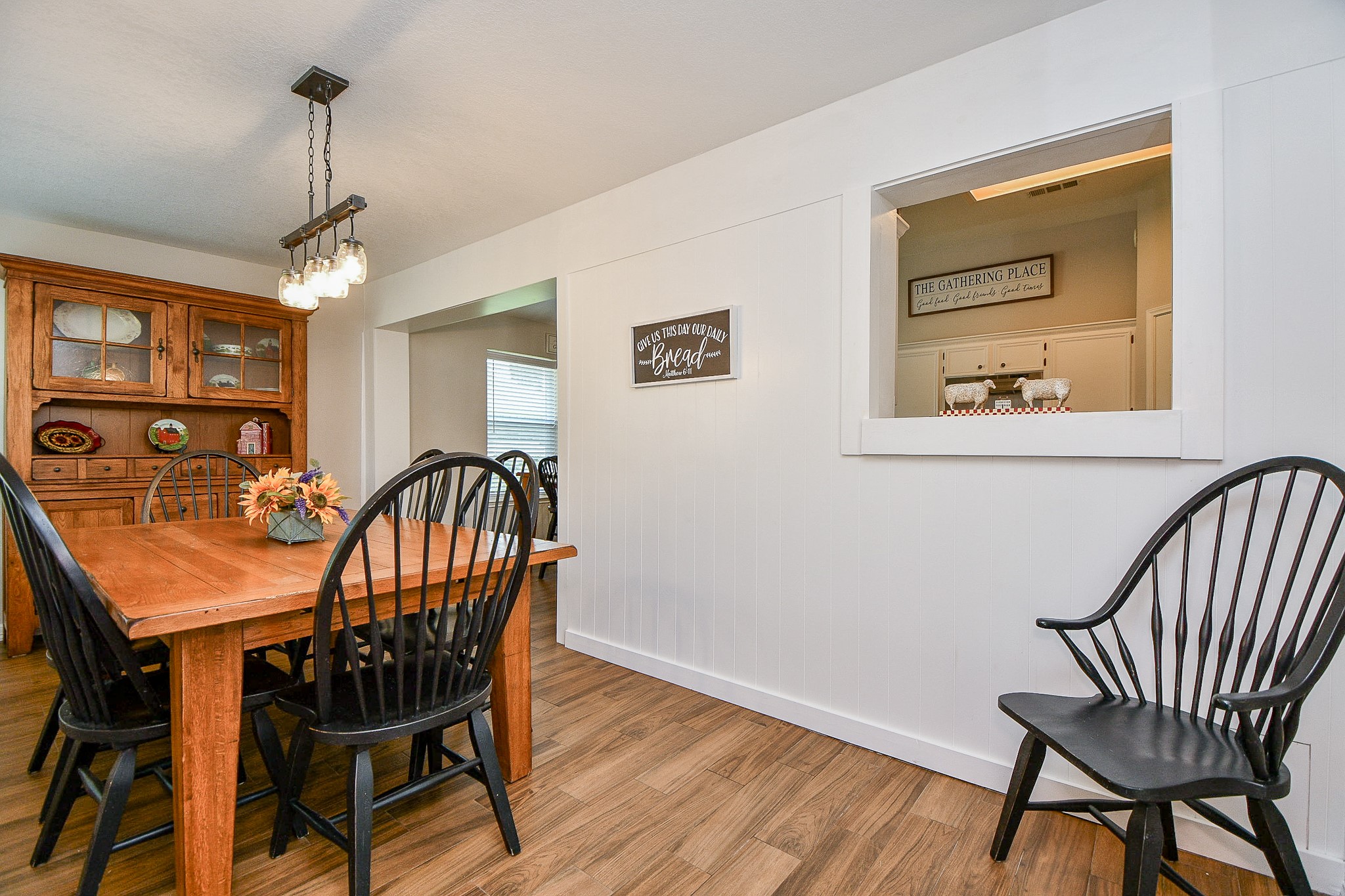 606 Walnut Street Sweeny, TX 77480 - Photo 14 of 28 This Dining Room table actually seats "10" for gathering and sharing in fun, food and fellowship! We just took out the extra table leafs and chairs