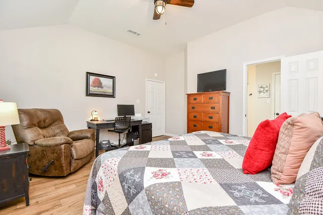 $270,000 | 606 Walnut Street, Sweeny, TX 77480