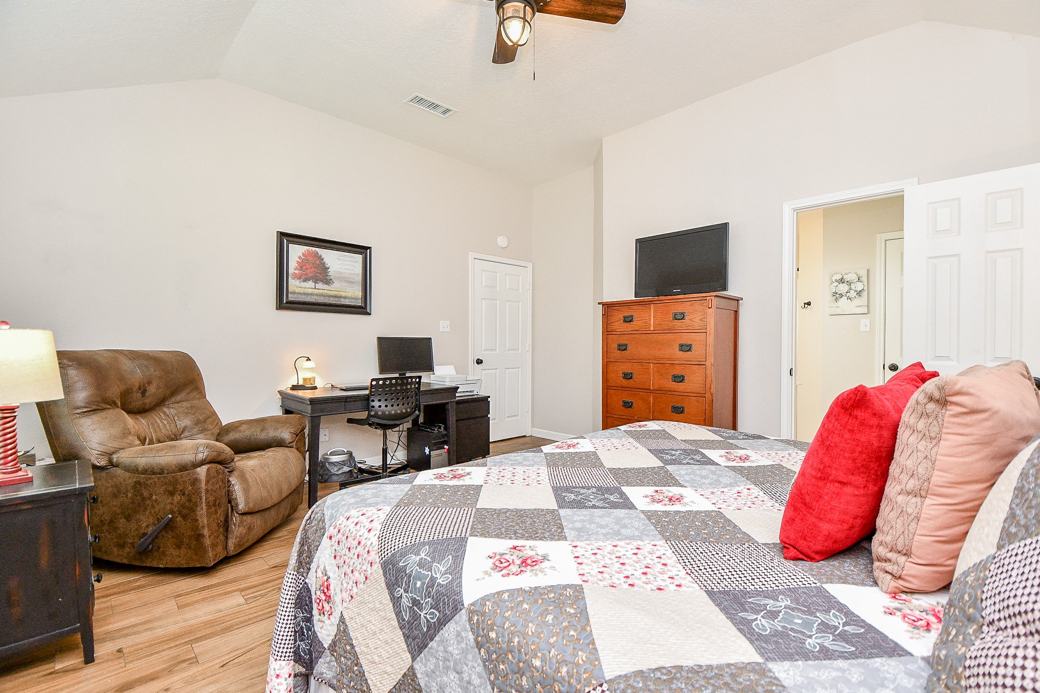606 Walnut Street Sweeny, TX 77480 - Photo 16 of 28 The vaulted ceiling makes the room lovely and the size of the room is large enough for a sitting area and a desk