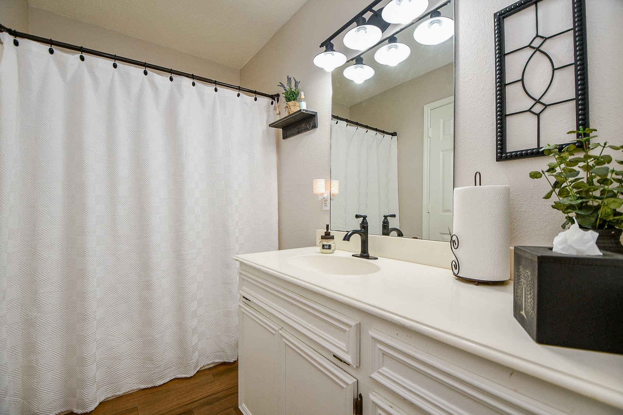606 Walnut Street Sweeny, TX 77480 - Photo 20 of 28 The Guest bath is between both guest bedrooms and has new lighting and fixtures to go with the new floor and paint