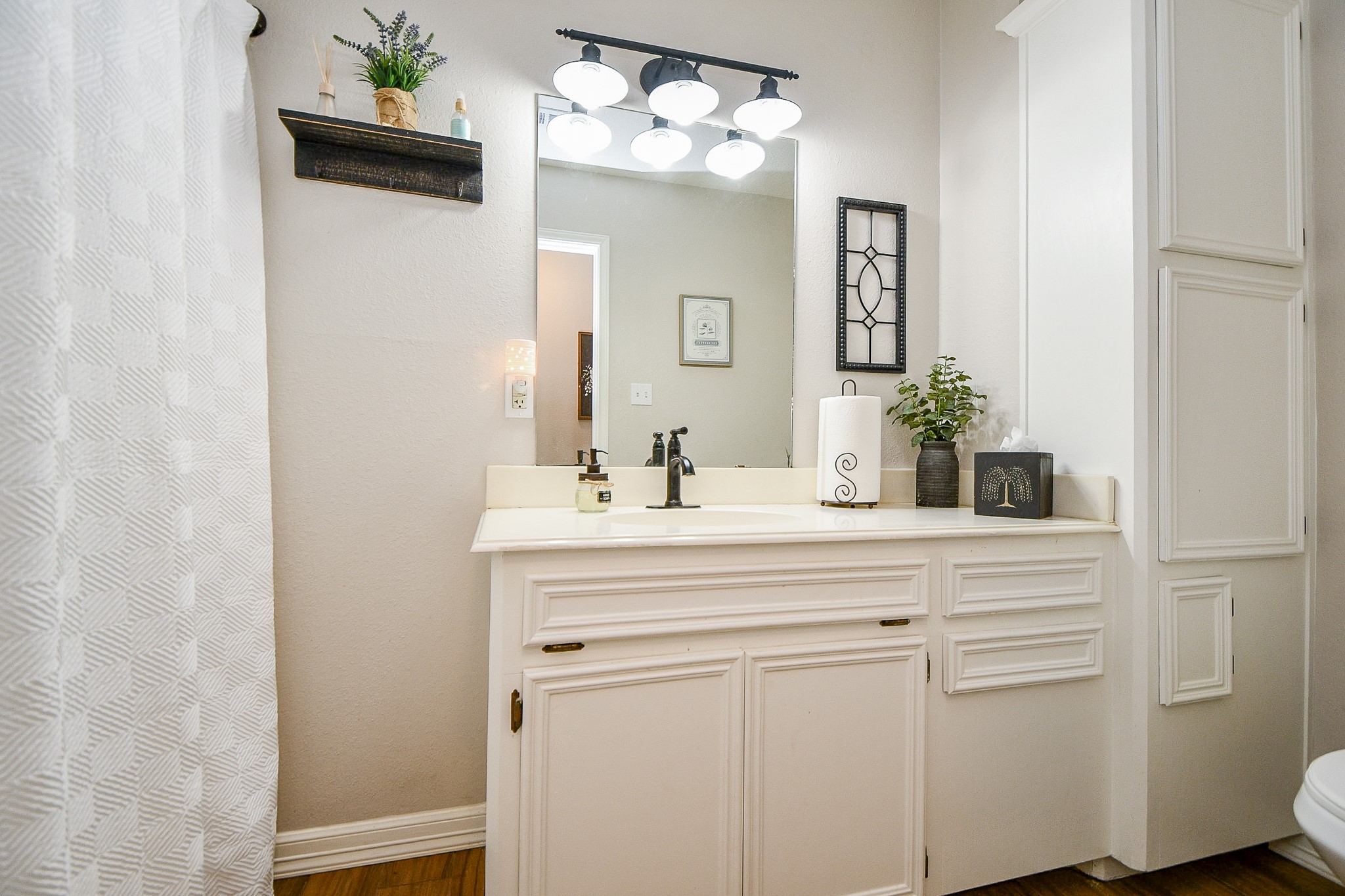 606 Walnut Street Sweeny, TX 77480 - Photo 21 of 28 Guest Bath has plenty of storage and is located in the hallway off of the living room