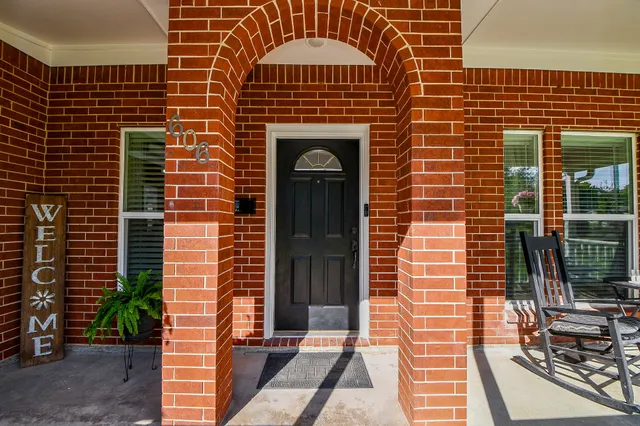 $270,000 | 606 Walnut Street, Sweeny, TX 77480