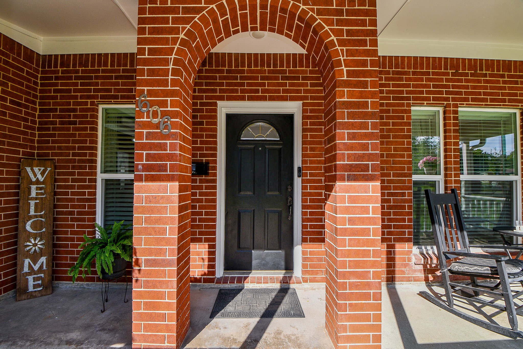 606 Walnut Street Sweeny, TX 77480 - Photo 3 of 28 The entrance says "Welcome" friends and family!