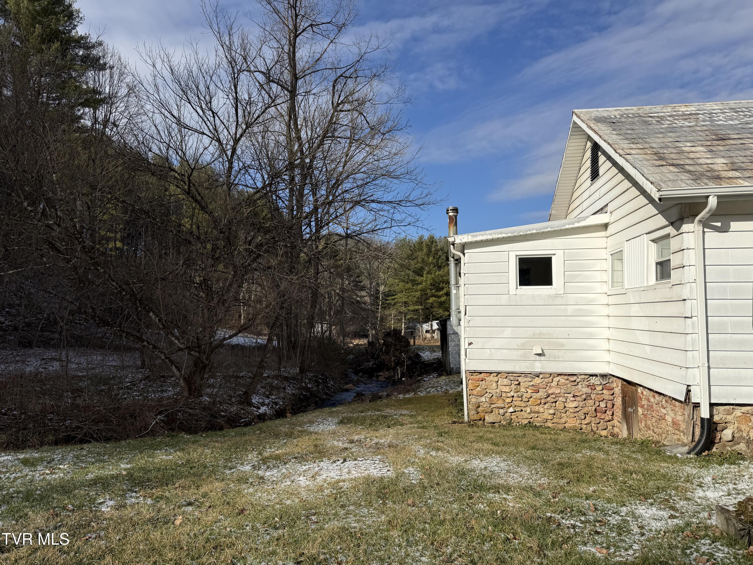 3191 Sugar Creek Road Laurel Bloomery, TN 37680 - Photo 12 of 34 3191 Sugar 10