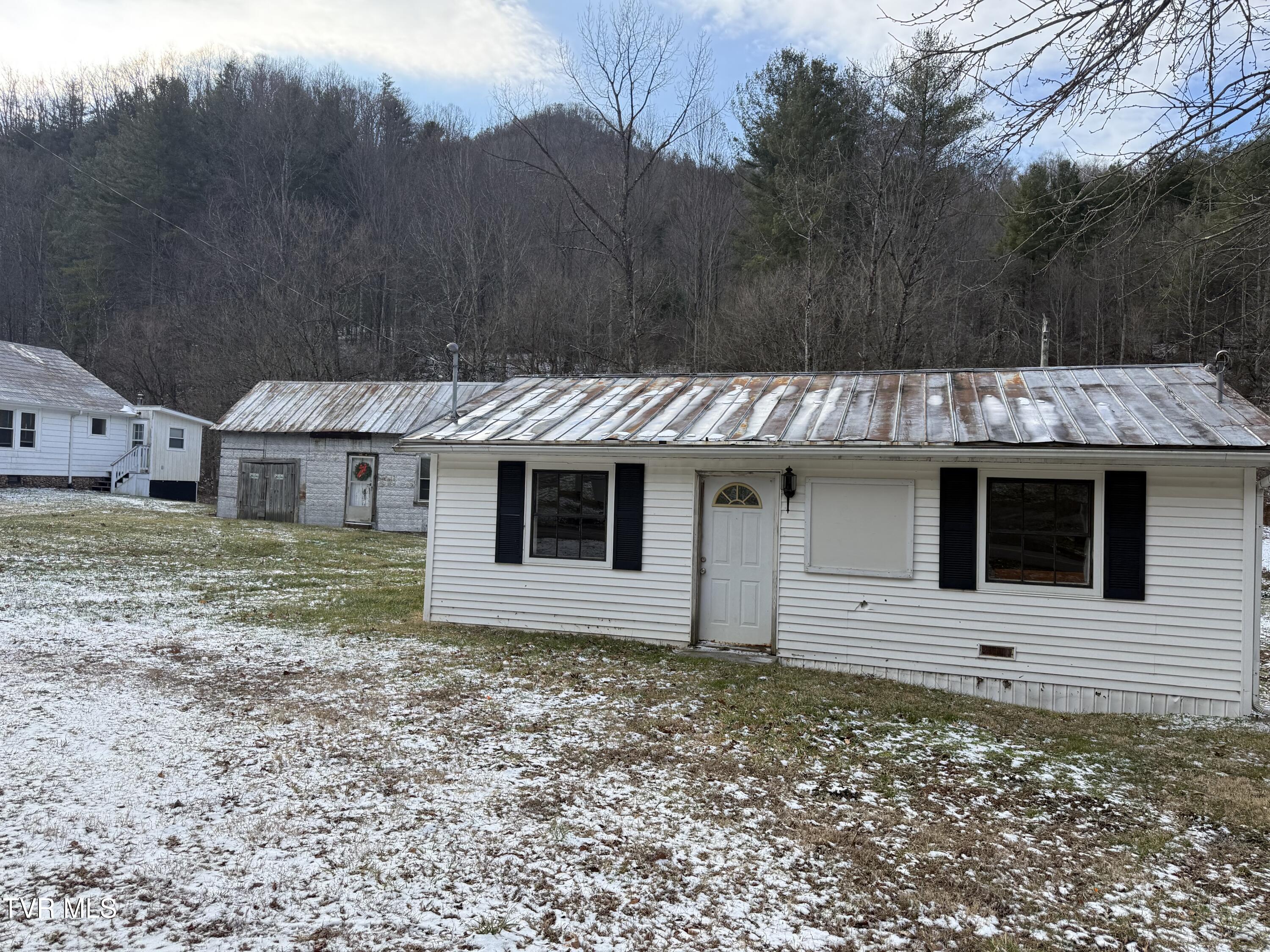 3191 Sugar Creek Road Laurel Bloomery, TN 37680 - Photo 14 of 34 3191 Sugar 4