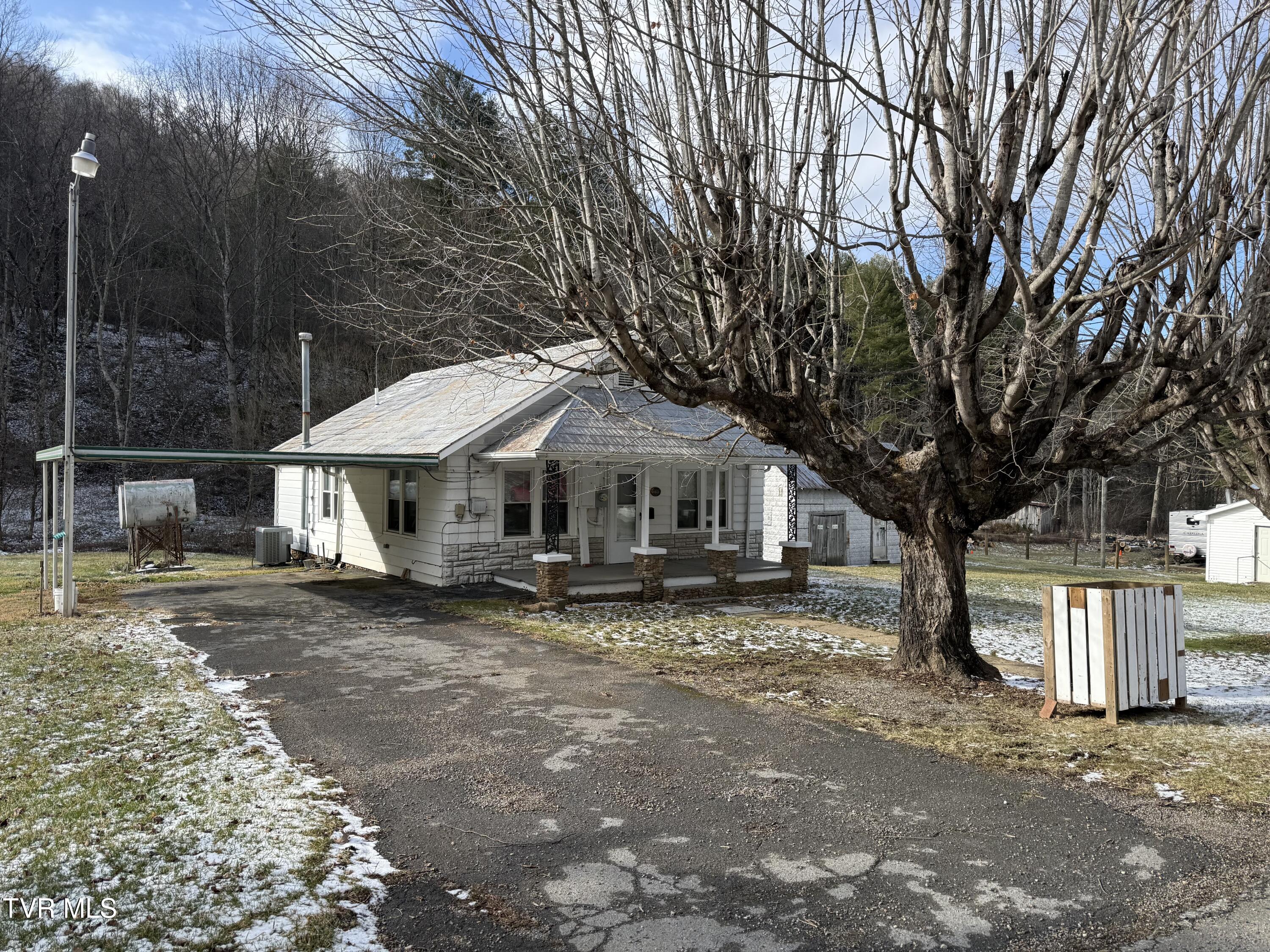 3191 Sugar Creek Road Laurel Bloomery, TN 37680 - Photo 4 of 34 3191 Sugar 26