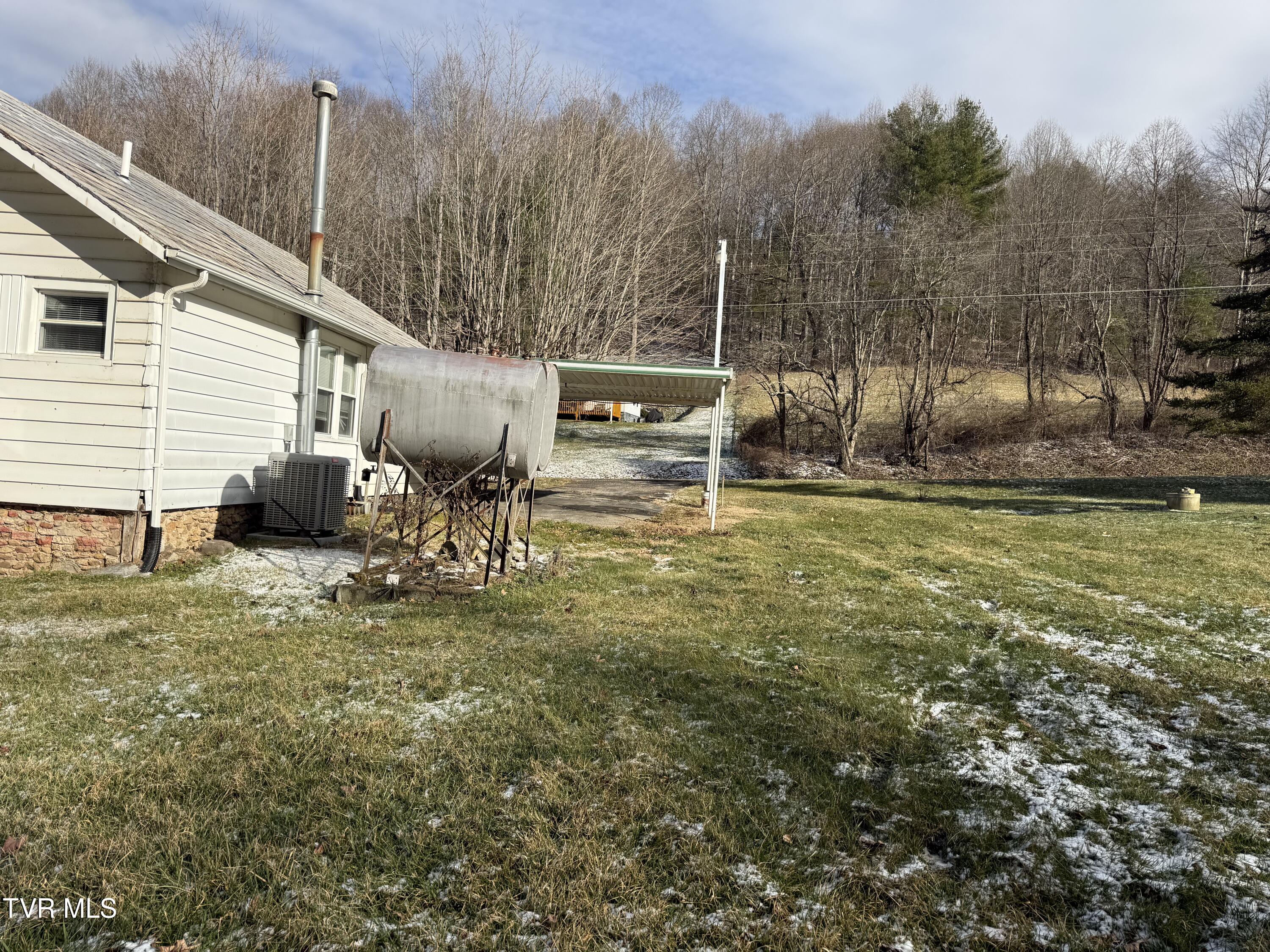 3191 Sugar Creek Road Laurel Bloomery, TN 37680 - Photo 9 of 34 3191 Sugar 36