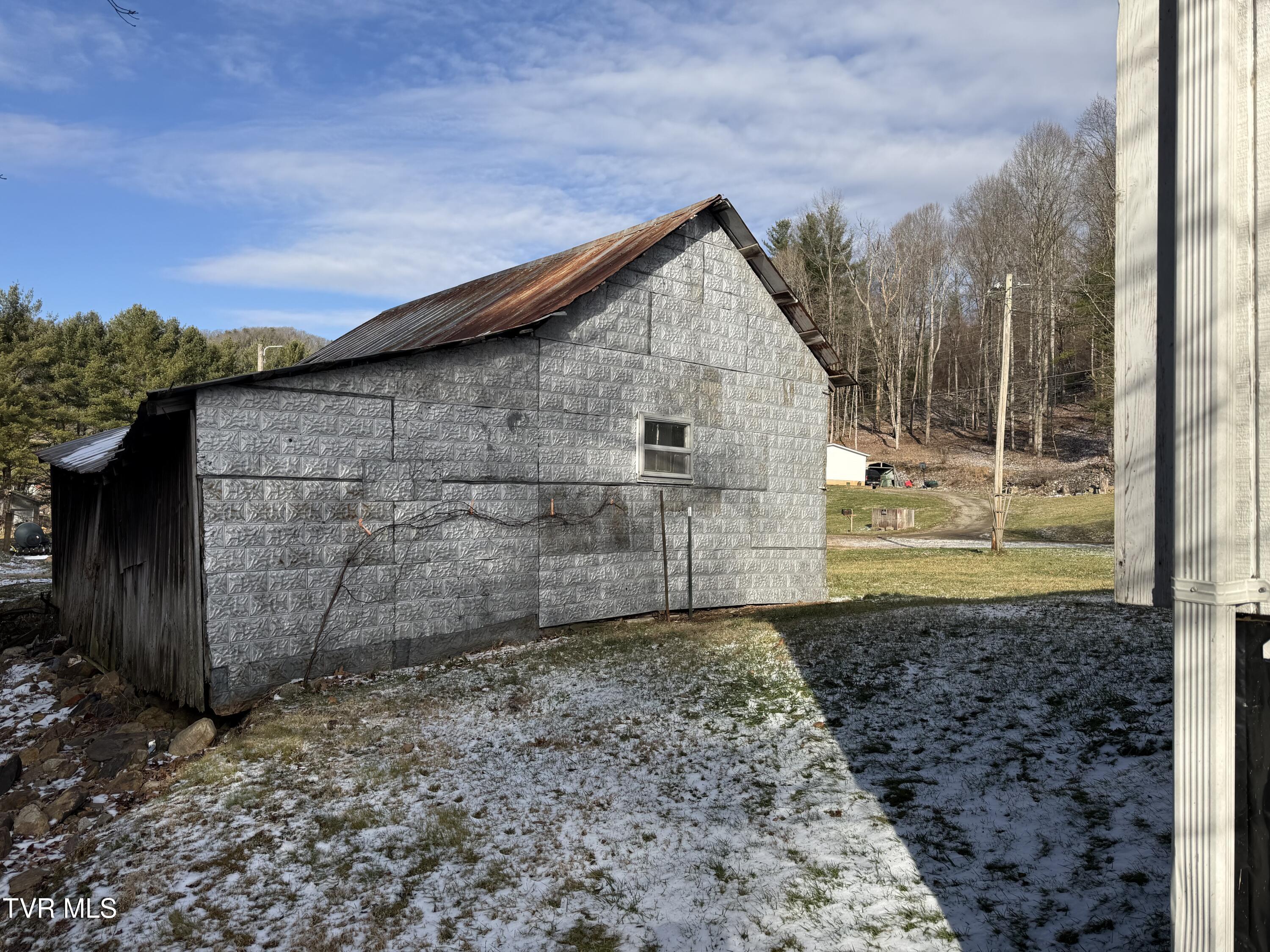 3191 Sugar Creek Road Laurel Bloomery, TN 37680 - Photo 10 of 34 3191 Sugar 35