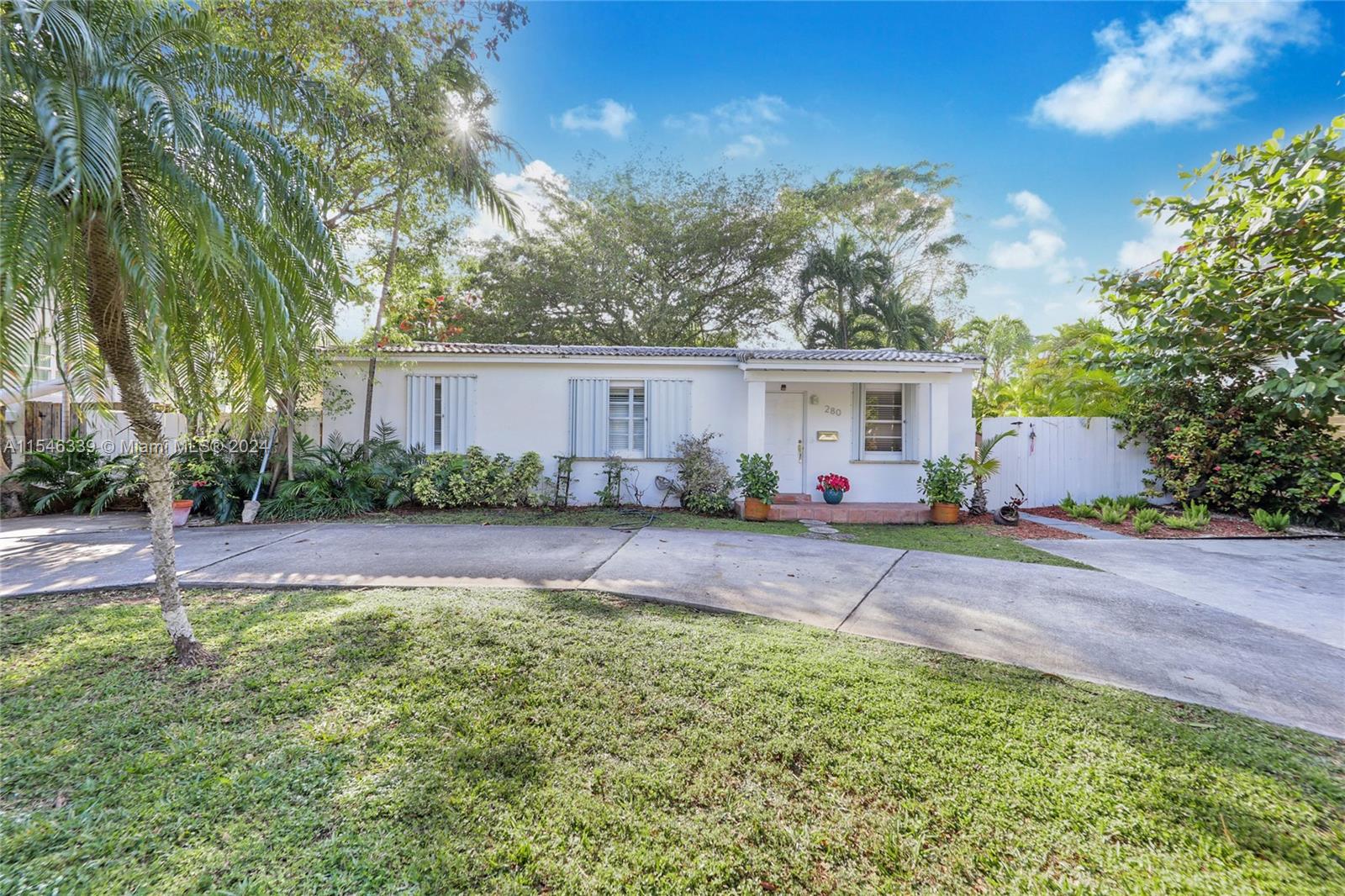 280 Fernwood Road Key Biscayne, FL 33149 - Photo 2 of 12