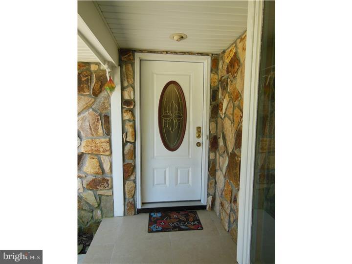 374 White Pine Road Columbus, NJ 08022 - Photo 4 of 20 Gallery Image 4