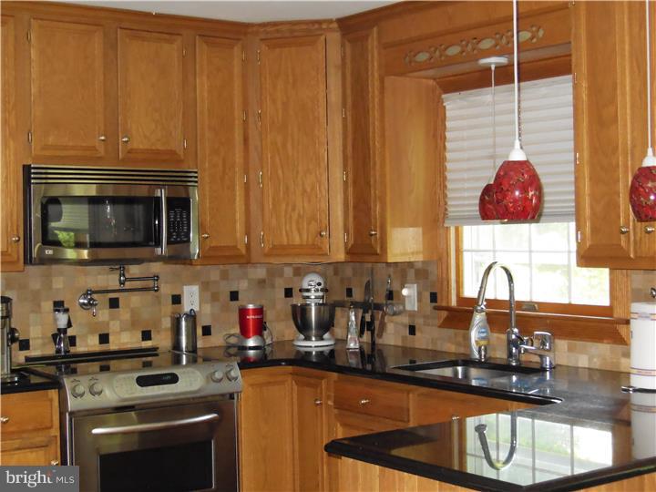 374 White Pine Road Columbus, NJ 08022 - Photo 7 of 20 Gallery Image 7