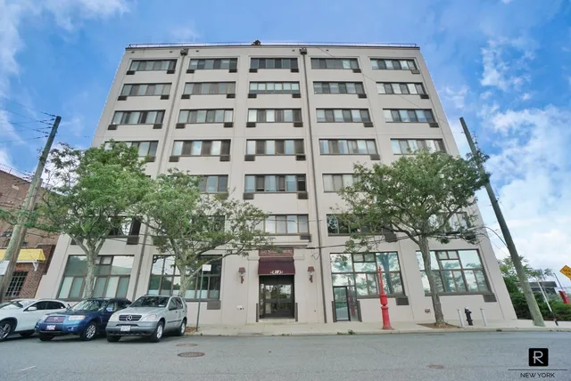 $329,000 | 10 Bay Street Landing, Unit 5G | Tompkinsville