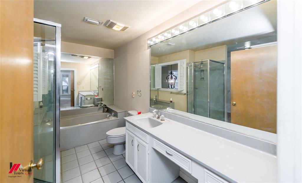 300 Pierremont Road, Unit 40 Shreveport, LA 71106 - Photo 29 of 34 Private bath located in Primary suite includes a private bath with soaking tub, and separate shower