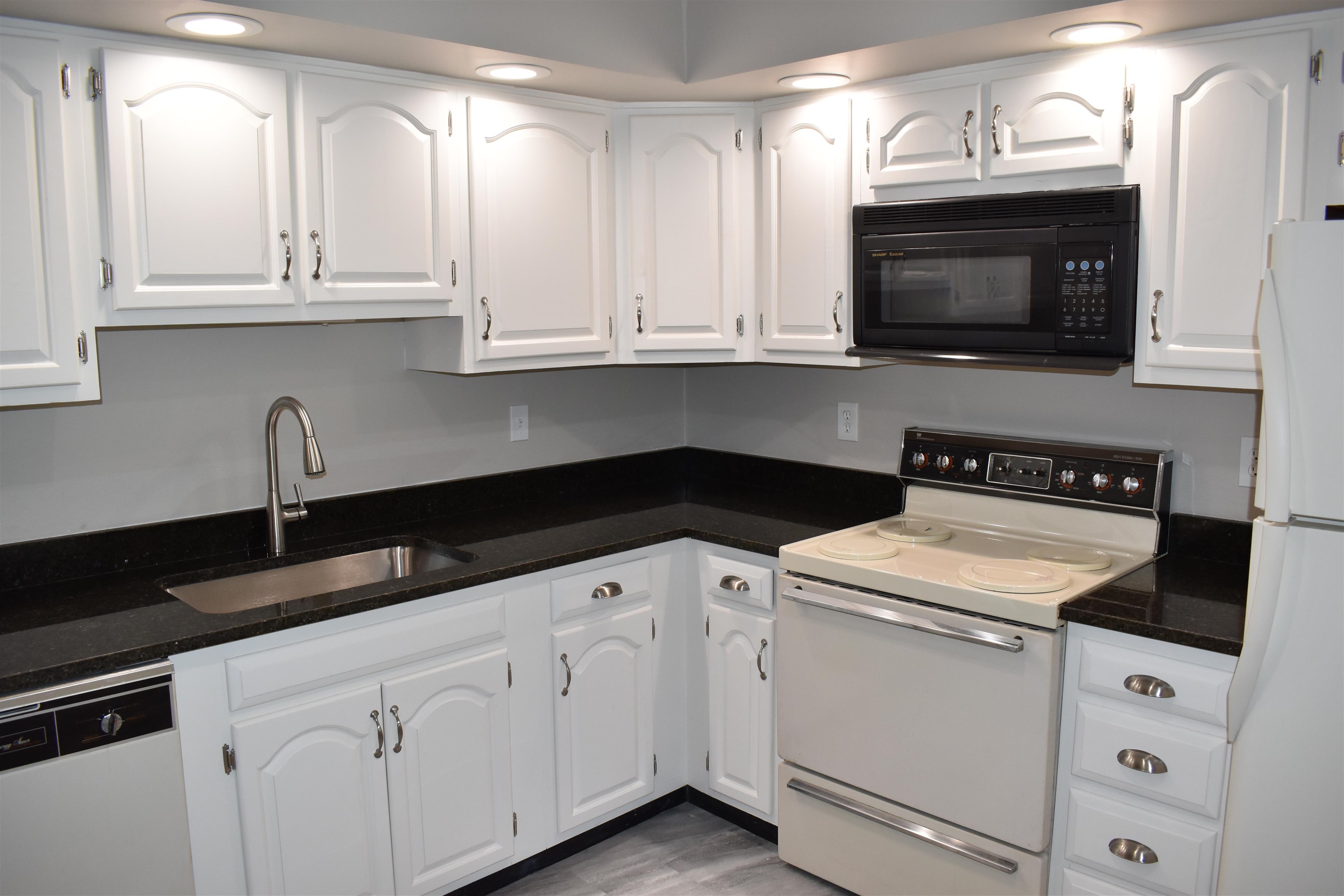 4 Wynridge Road, Unit 4 Windham, NH 03087 - Photo 14 of 30
