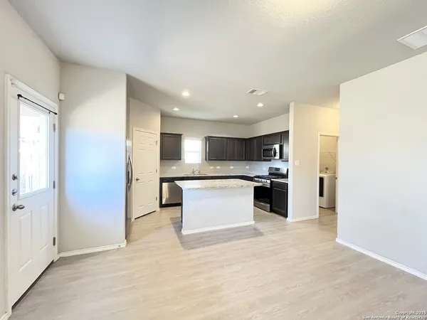 $1,795 | 15167 Dione Bend, San Antonio, TX 78245