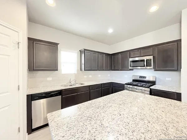 $1,795 | 15167 Dione Bend, San Antonio, TX 78245