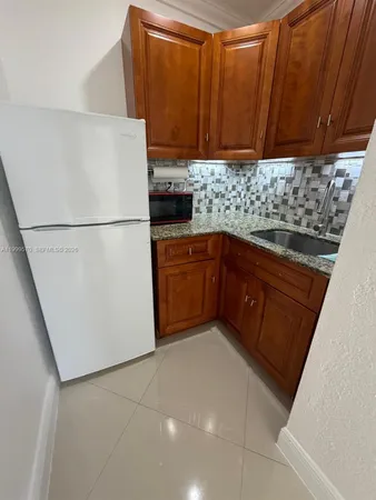 $1,200 | 19732 Southwest 121st Avenue, Unit 1, Miami, FL 33177