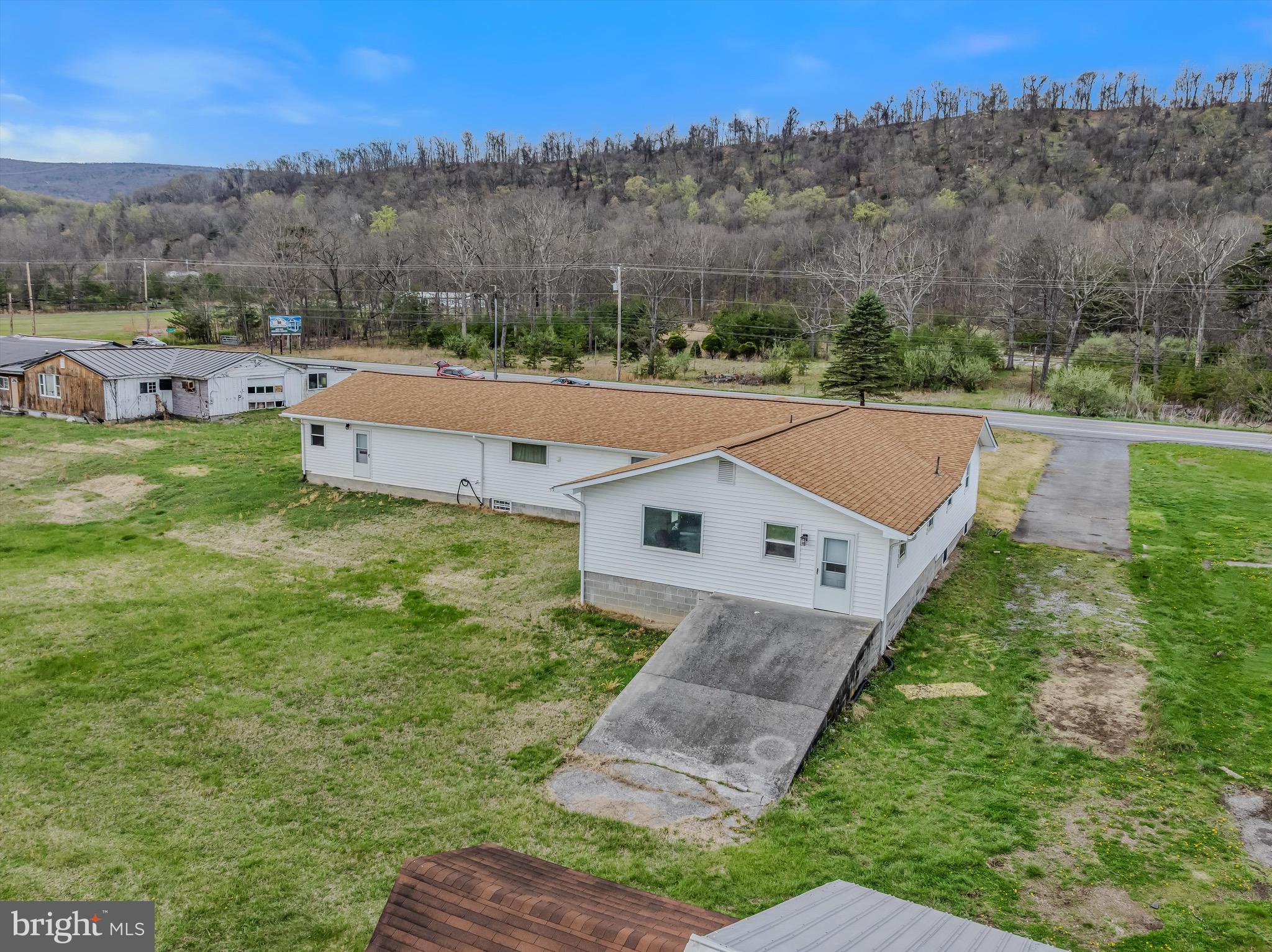 11223 Valley Road Berkeley Springs, WV 25411 - Photo 5 of 14