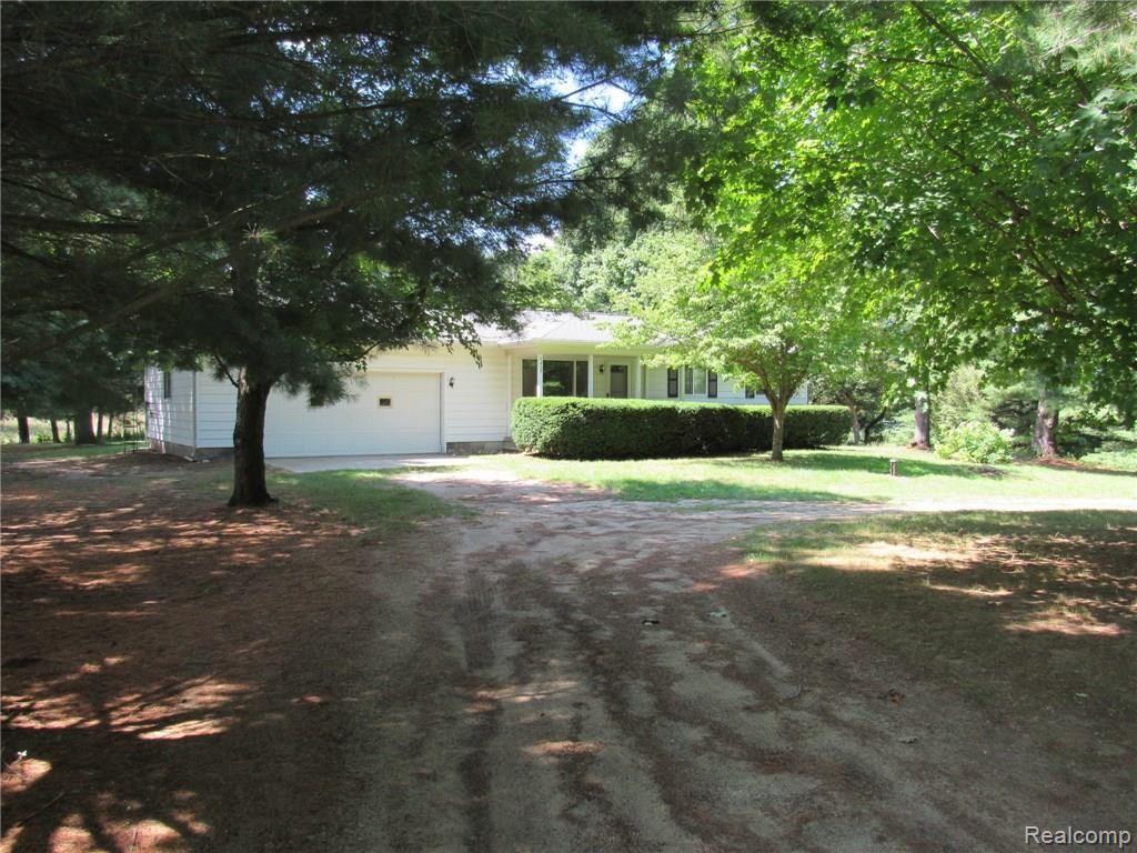 9405 Stelzer Road Howell, MI 48855 - Photo 2 of 46 IMG_2316.JPG
