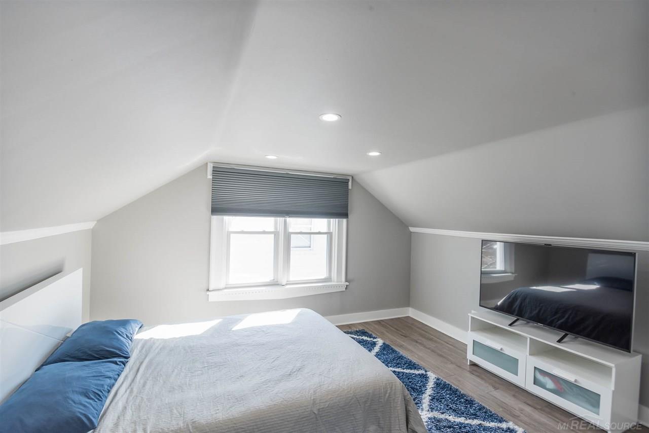 2611 Rochester Road Royal Oak, MI 48073 - Photo 14 of 27