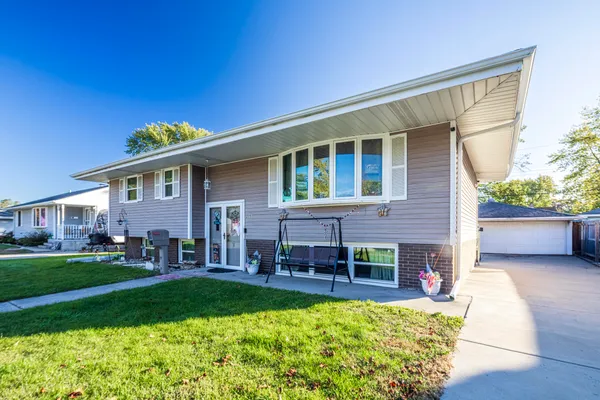 $288,000 | 225 North Dwiggins Street, Griffith, IN 46319