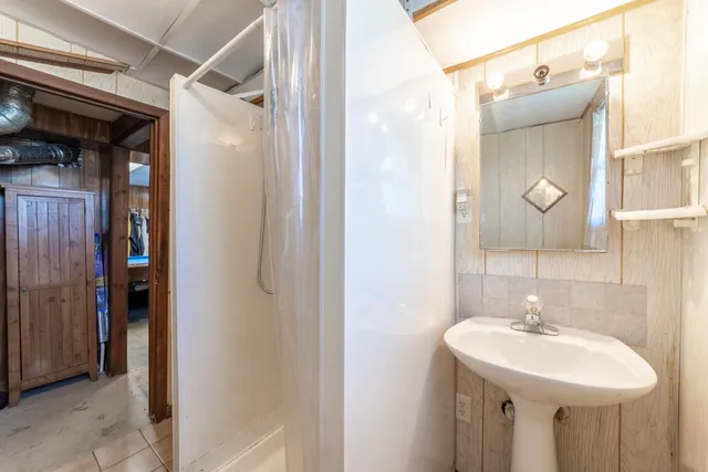 $288,000 | 225 North Dwiggins Street, Griffith, IN 46319