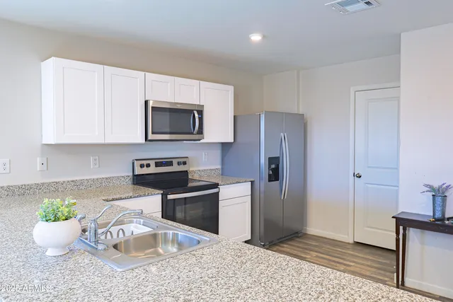 $289,900 | 1589 Cottonwood Bluffs Drive, Benson, AZ 85602