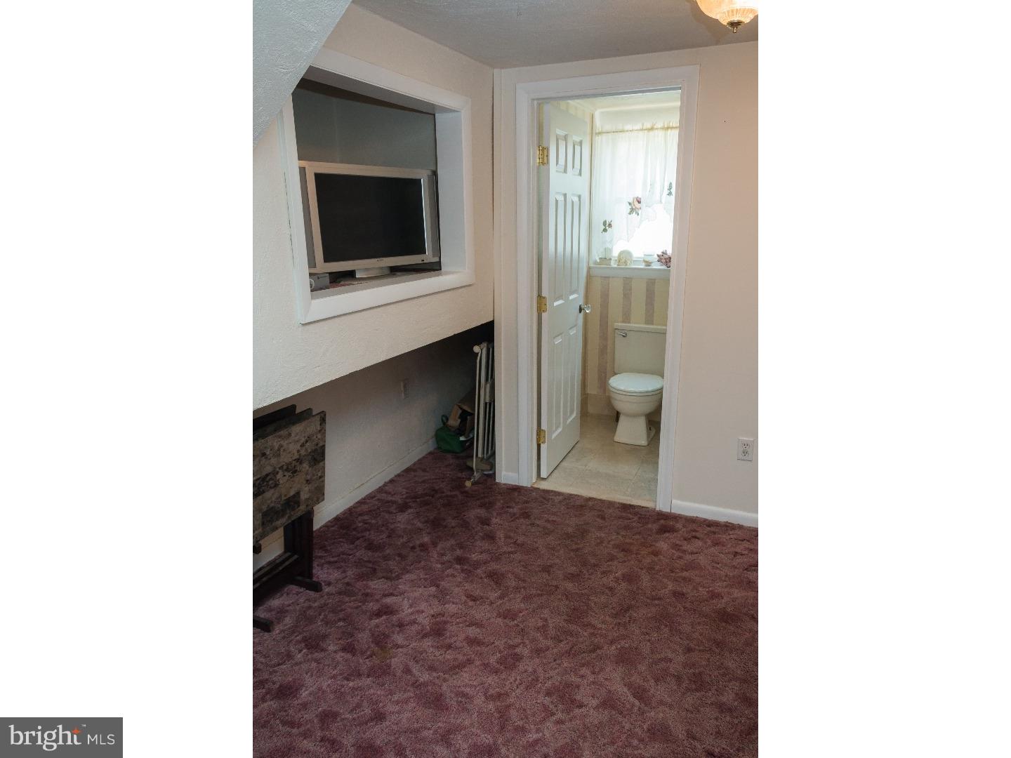 109 Lawrence Road Broomall, PA 19008 - Photo 11 of 20 Family Room
