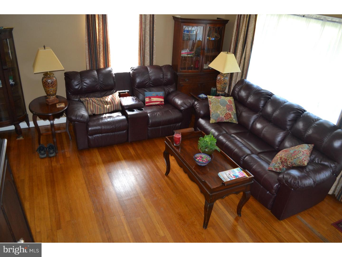 109 Lawrence Road Broomall, PA 19008 - Photo 3 of 20 Living Room