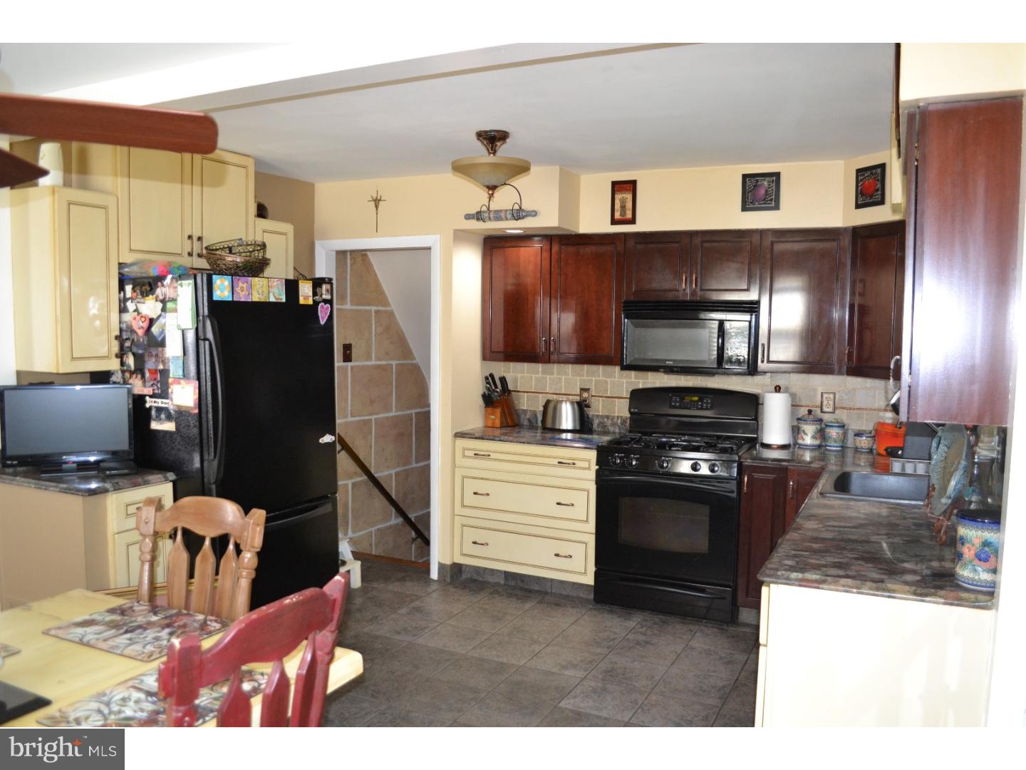 109 Lawrence Road Broomall, PA 19008 - Photo 5 of 20 Kitchen