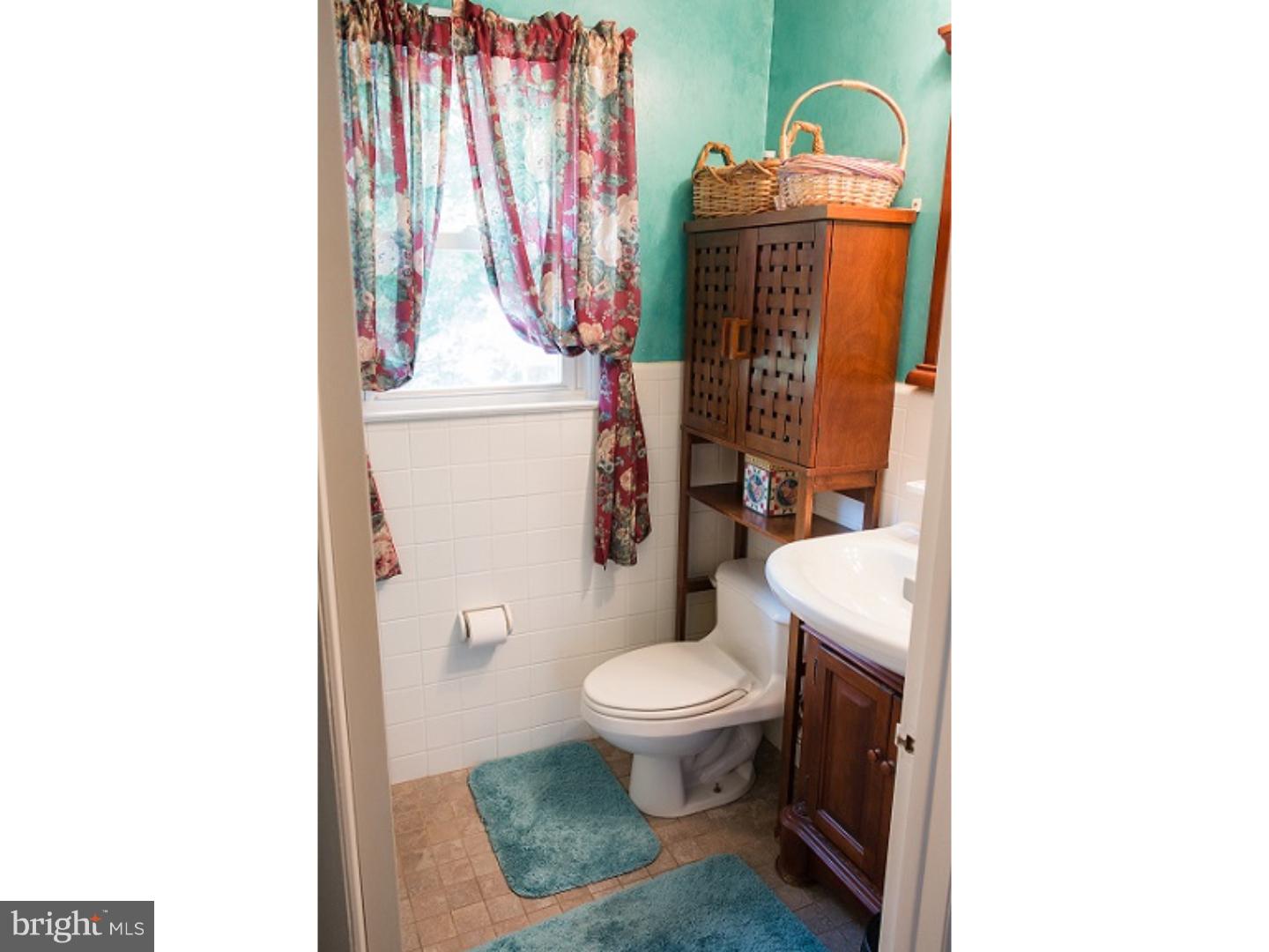 109 Lawrence Road Broomall, PA 19008 - Photo 9 of 20 Bathroom