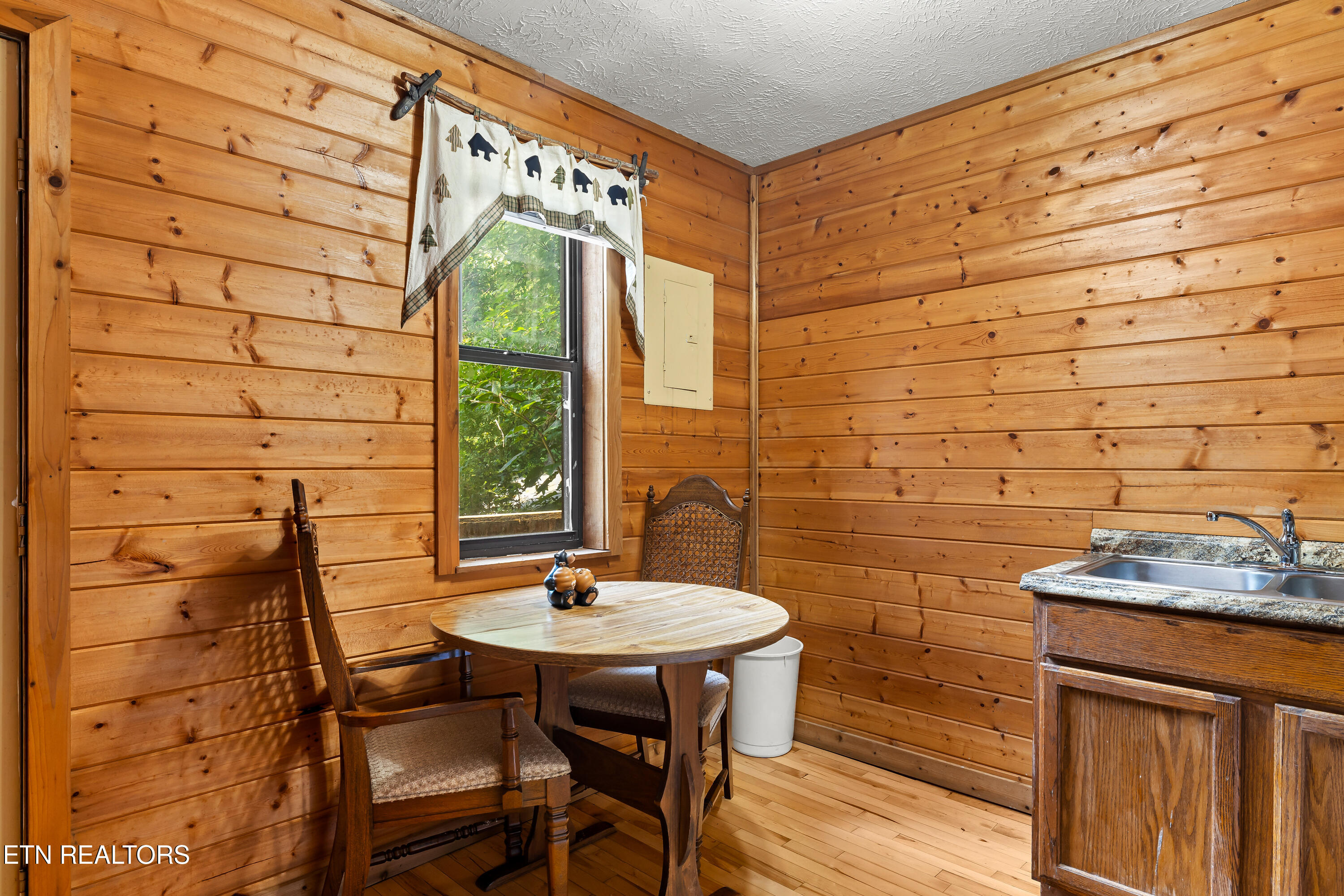 2036 Ridge Road, Unit 14 Pigeon Forge, TN 37863 - Photo 8 of 27 .