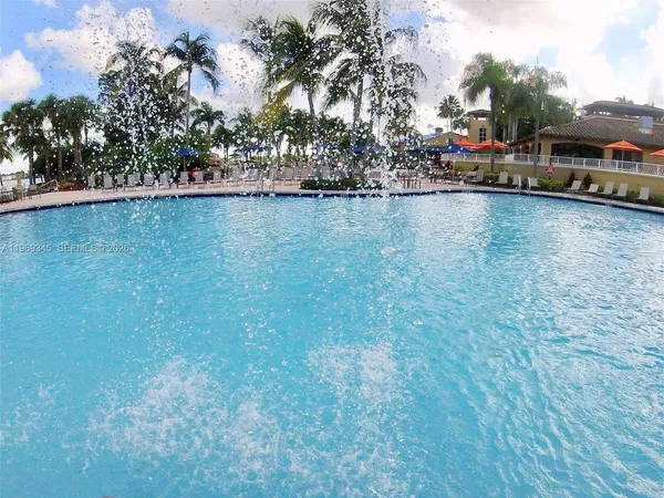 $3,300 | 10730 Northwest 66th Street, Unit 512, Doral, FL 33178