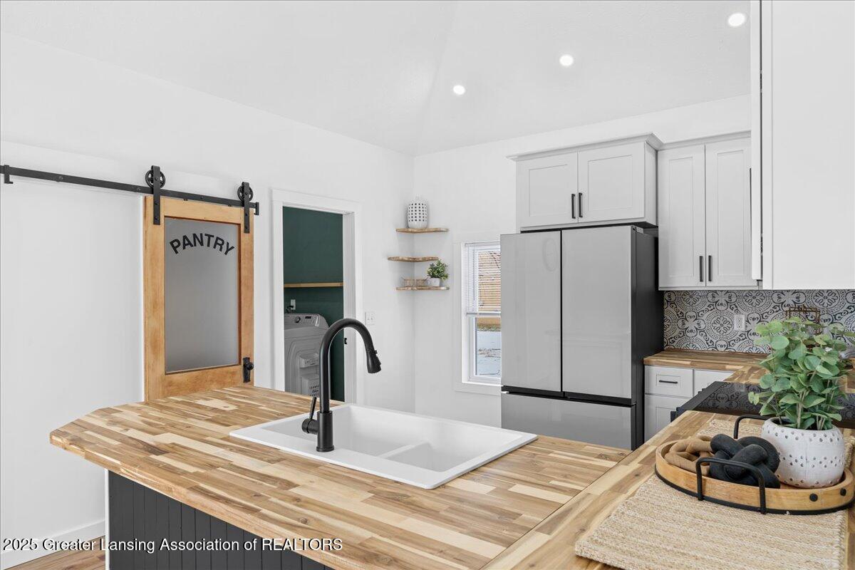 511 North Lansing Street St. Johns, MI 48879 - Photo 9 of 36 19-Media Jett - 27