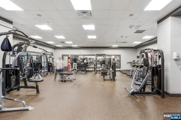 $4,125 | 1 Executive Drive, Unit 311, Fort Lee, NJ 07024