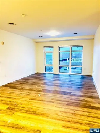 $4,125 | 1 Executive Drive, Unit 311, Fort Lee, NJ 07024